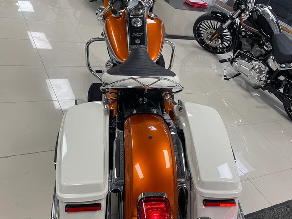 2023 Harley-Davidson Electra Glide, оранжевый - вид 6