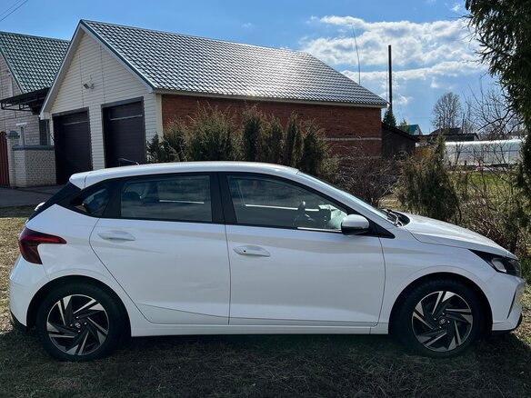 2021 Hyundai i20 MHEV III, белый, 1580000 рублей - вид 9