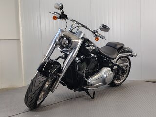 2017 Harley-Davidson Fat Boy, чёрный, 1699000 рублей, вид 5