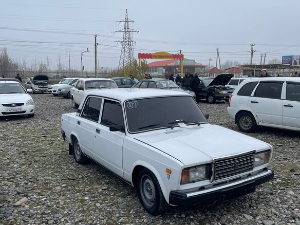 2004 Lada (ВАЗ) 2107, белый, 110000 рублей - вид 3