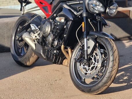 2018 Triumph Street Triple, серебристый, 800000 рублей, вид 4