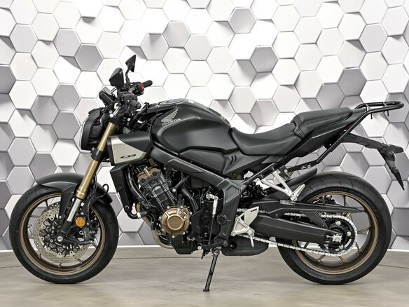 2024 Honda CB 650R, чёрный, 1077000 рублей - вид 3
