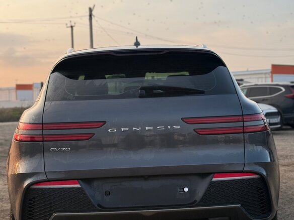 2021 Genesis GV70 I, серебристый, 4700000 рублей