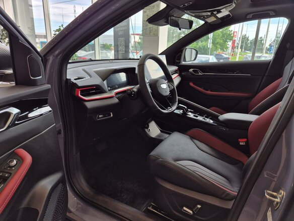 2026 Geely Coolray I Рестайлинг 2, фиолетовый, 2964990 рублей - вид 7