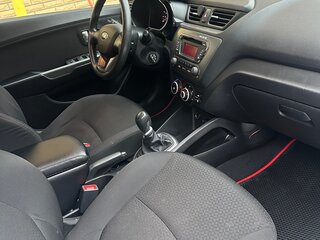 2013 Kia Rio 5-speed III, белый, 920000 рублей, вид 4