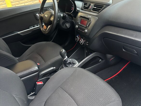 2013 Kia Rio 5-speed III, белый, 920000 рублей - вид 3