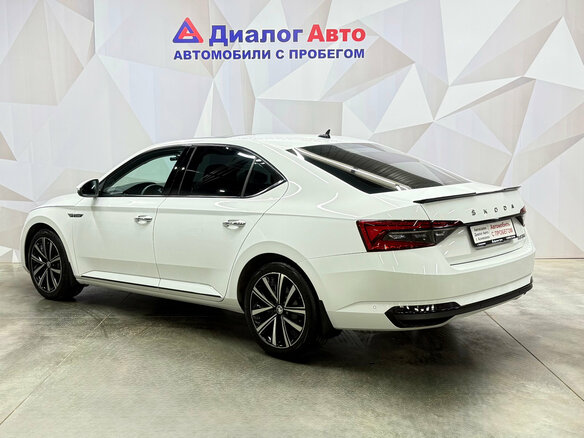 2024 Skoda Superb III Рестайлинг, белый - вид 3