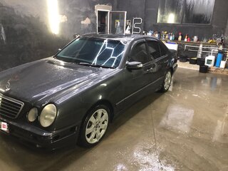 2002 Mercedes-Benz E-Класс 270 II (W210, S210) Рестайлинг, чёрный, 590000 рублей, вид 3