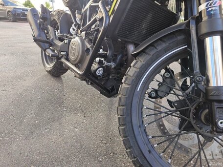 2021 Husqvarna Svartpilen 401, чёрный, 530000 рублей, вид 4