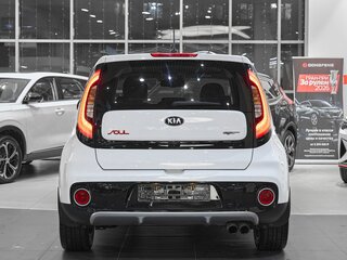 2017 Kia Soul II Рестайлинг, белый, 1449000 рублей, вид 5
