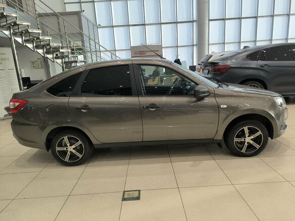 2018 Lada (ВАЗ) Granta I Рестайлинг, коричневый, 360000 рублей - вид 3