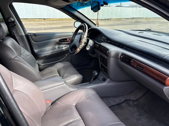 1993 Chrysler Concorde I, чёрный, 950000 рублей - вид 16