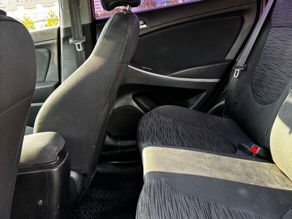2014 Hyundai Solaris I Рестайлинг, оранжевый, 950000 рублей - вид 18
