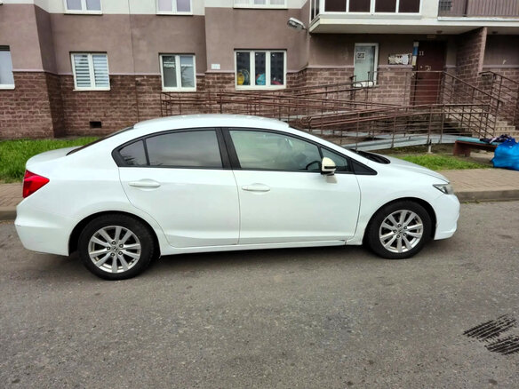 2012 Honda Civic IX, белый, 700000 рублей - вид 1