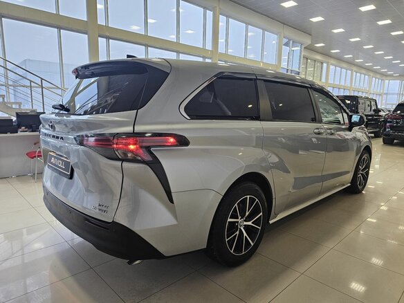 2022 Toyota Sienna IV, серый, 4299000 рублей - вид 9