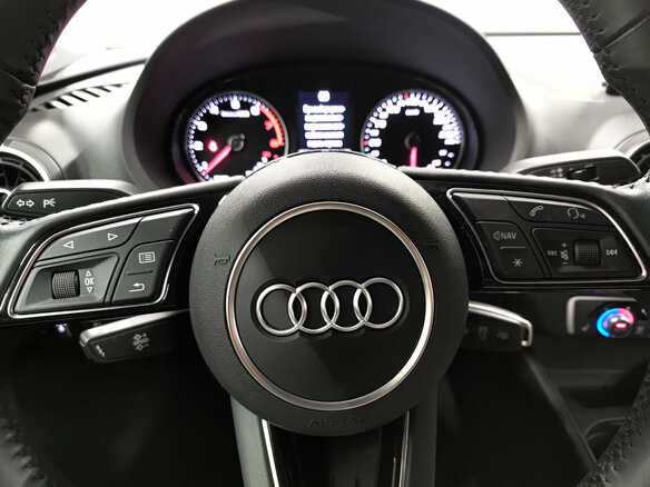 2018 Audi A3 III (8V) Рестайлинг, красный, 1949000 рублей - вид 19
