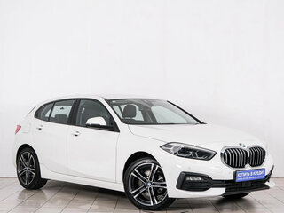 2021 BMW 1 серии 118i III (F40), белый, 1579000 рублей, вид 1