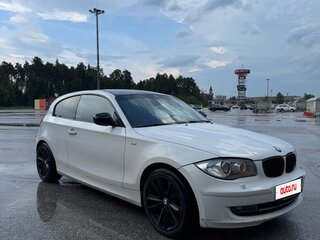 2010 BMW 1 серии 116i I (E81/E82/E87/E88) Рестайлинг, белый, 600000 рублей, вид 1