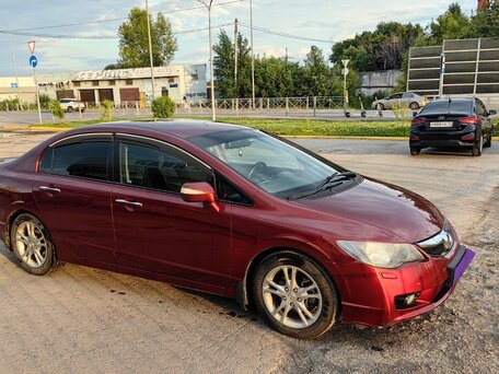 2011 Honda Civic VIII Рестайлинг, красный, 900000 рублей, вид 4