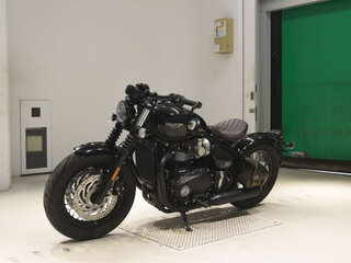 2020 Triumph Bonneville Bobber, чёрный, 1150000 рублей, вид 4