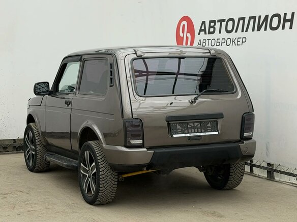 2017 Lada (ВАЗ) 2121 (4x4) Urban I Рестайлинг, коричневый, 599900 рублей - вид 2
