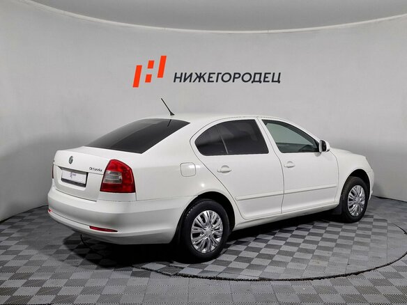 2013 Skoda Octavia II (A5) Рестайлинг, белый, 859000 рублей - вид 5