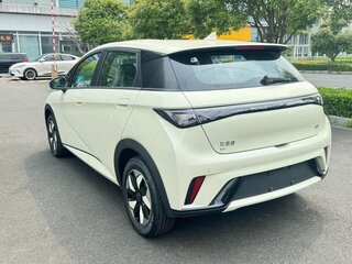 2026 BYD Dolphin 44.9 kWh I, бежевый, 1479999 рублей, вид 4