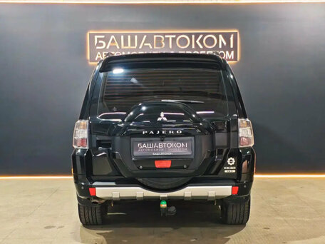 2017 Mitsubishi Pajero IV Рестайлинг 2, чёрный, 2565000 рублей, вид 4