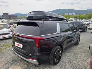 2024 Kia Carnival IV Рестайлинг, чёрный, 4030000 рублей, вид 4