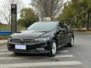 2023 Volkswagen Magotan B8 Рестайлинг, чёрный, 1832000 рублей, вид 1