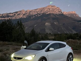 2012 Opel Astra GTC J Рестайлинг, белый, 850000 рублей, вид 2