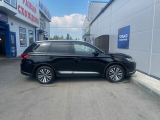 2020 Mitsubishi Outlander III Рестайлинг 3, чёрный, 1696000 рублей, вид 4