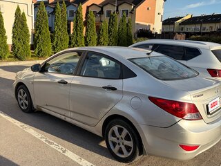2011 Hyundai Solaris I, серебристый, 575000 рублей, вид 4