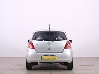 2005 Toyota Vitz II (XP90), белый, 569000 рублей, вид 5