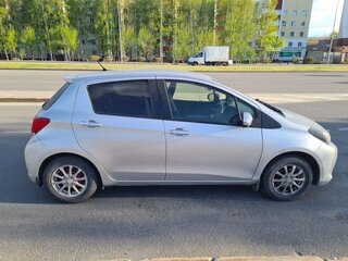 2016 Toyota Vitz III (XP130) Рестайлинг, серый, 810000 рублей, вид 3