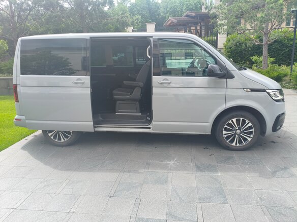 2020 Volkswagen Multivan T6 Рестайлинг, серебристый - вид 4