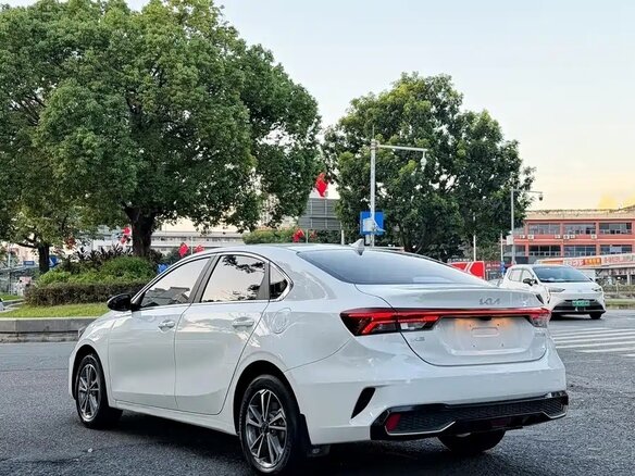 2023 Kia K3 II (China Market) Рестайлинг, белый, 1467007 рублей - вид 5