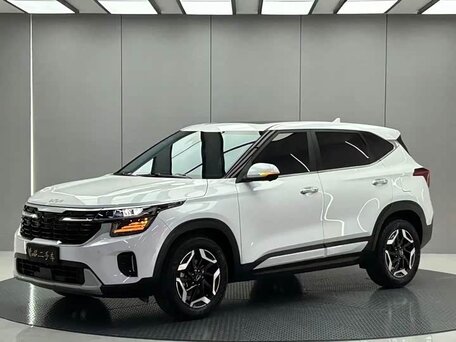 2023 Kia Seltos I Рестайлинг, белый, 1920000 рублей, вид 1