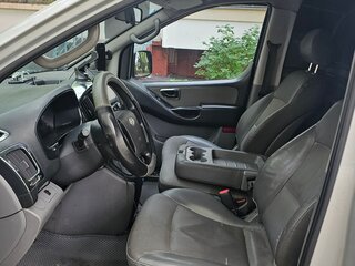 2009 Hyundai Grand Starex, серебристый, 700000 рублей, вид 2