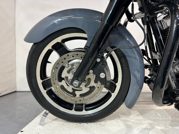 2012 Harley-Davidson Road Glide, серебристый, 760000 рублей - вид 30