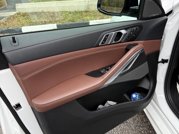 2022 BMW X6 30d III (G06), белый, 9900000 рублей - вид 16