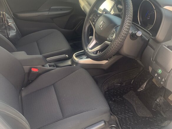 2019 Honda Fit III Рестайлинг, белый, 1275000 рублей - вид 16