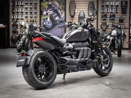 2026 Triumph Rocket 3, чёрный, 3990000 рублей, вид 3