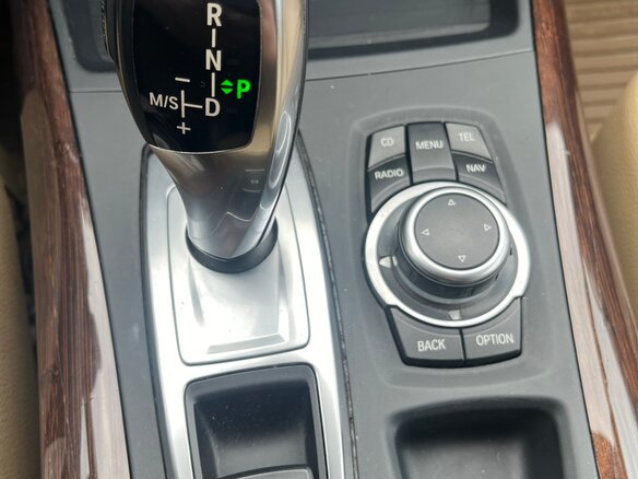 2010 BMW X5 30i II (E70), белый, 1550000 рублей - вид 26