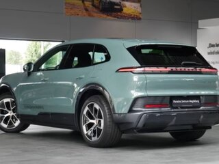 2026 Porsche Cayenne Electric IV, зелёный, 19990660 рублей, вид 4