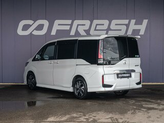 2017 Honda Stepwgn Spada V Рестайлинг, белый, 2347000 рублей, вид 2
