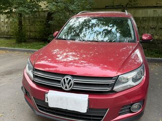 2011 Volkswagen Tiguan I Рестайлинг, красный, 1050000 рублей, вид 1