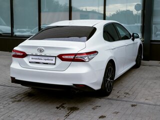 2021 Toyota Camry VIII (XV70) Рестайлинг, белый, 2989000 рублей, вид 5