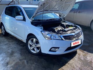 2011 Kia Ceed I Рестайлинг, белый, 600000 рублей, вид 2