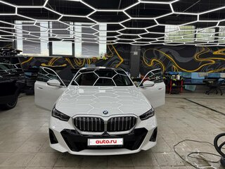 2025 BMW 5 серии Long 530Li xDrive VIII (G60/G61/G68), белый, 7300000 рублей, вид 1